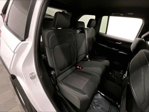 Used 2024 Jeep Grand Cherokee Laredo w/ Luxury Tech Group I AWD/4WD image 25