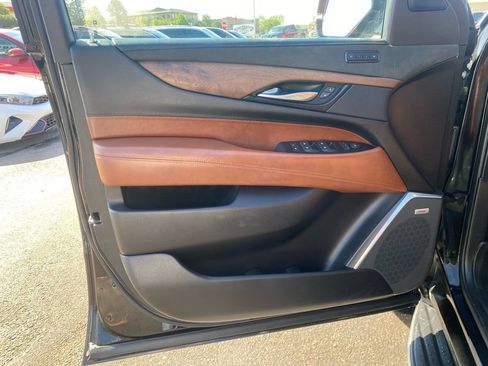 Used 2019 Cadillac Escalade Premium Luxury AWD/4WD image 13