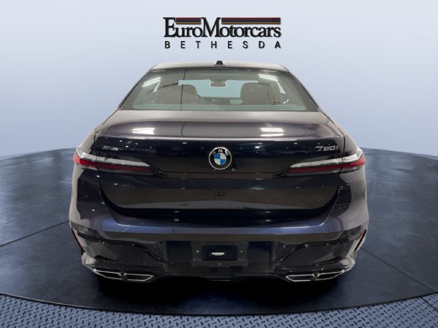 Used 2023 BMW 760i xDrive w/ Luxury Rear Seating Package AWD/4WD image 4