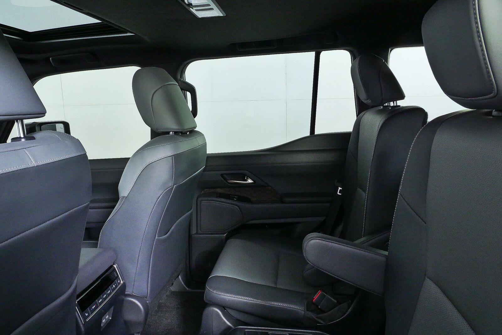 Used 2024 Lexus GX 550 w/ Accessory Package (Z1) AWD/4WD image 17