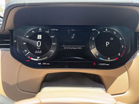 Used 2025 Land Rover Range Rover SE AWD/4WD image 12