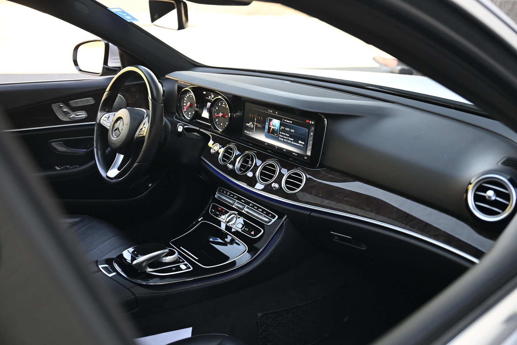 Used 2017 Mercedes-Benz E 300 image 25