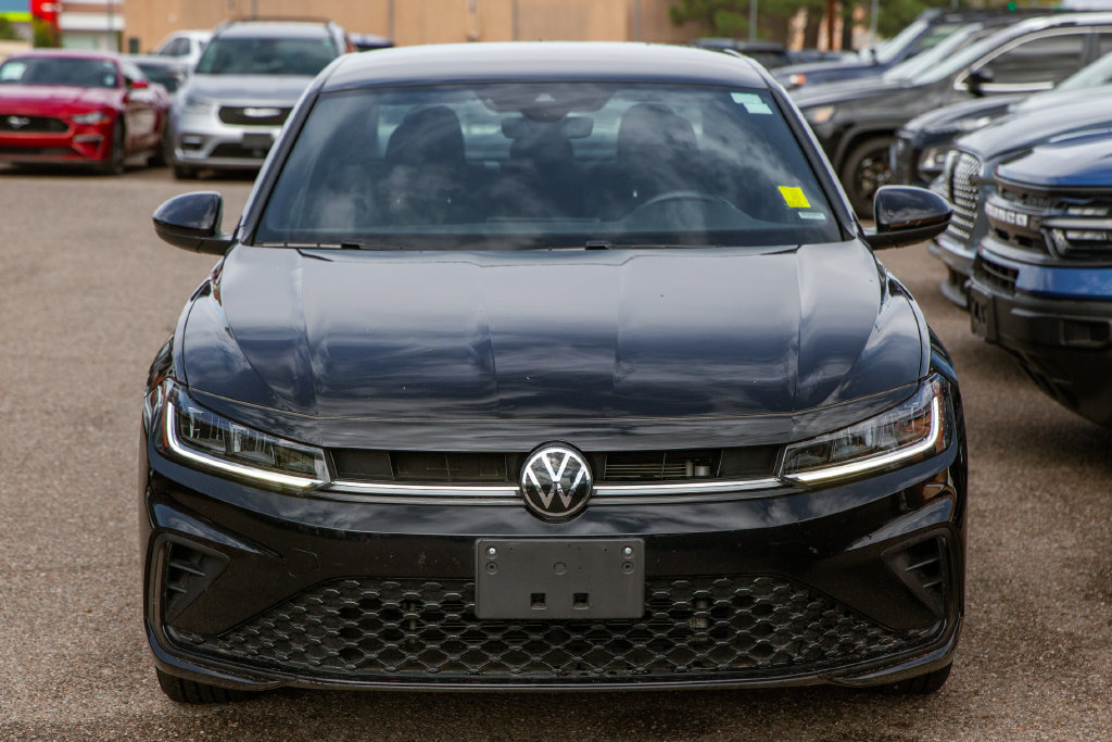 Used 2025 Volkswagen Jetta Sport FWD image 3