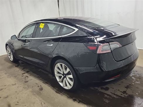 Used 2018 Tesla Model 3 Mid Range image 4