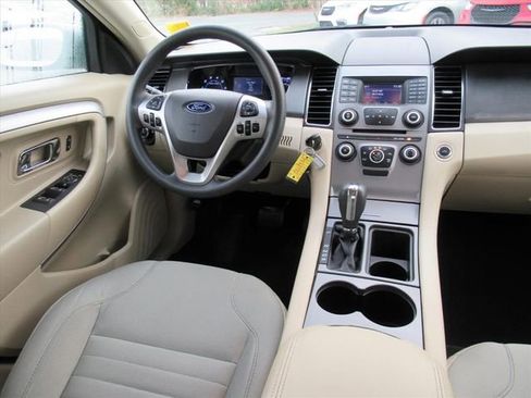 Used 2018 Ford Taurus SE image 13