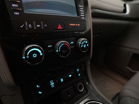 Used 2016 Chevrolet Traverse LT w/ Style and Technology Package FWD image 20
