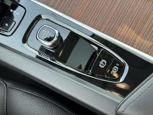 Certified 2023 Volvo XC60 B5 Plus AWD/4WD image 32