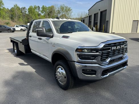 New 2026 RAM 5500 Tradesman w/ Chrome Appearance Group AWD/4WD image 3