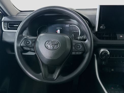 Used 2025 Toyota RAV4 XLE FWD image 18