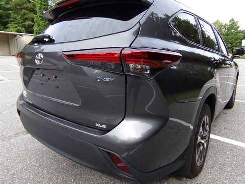 Used 2025 Toyota Highlander XLE AWD/4WD image 7