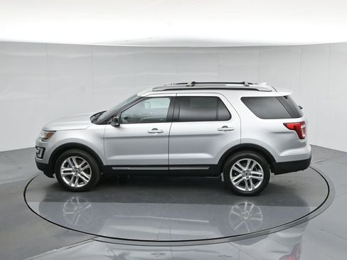 Used 2017 Ford Explorer XLT w/ Equipment Group 202A FWD image 42