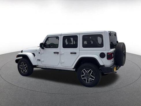 Used 2025 Jeep Wrangler Unlimited Sahara AWD/4WD image 10