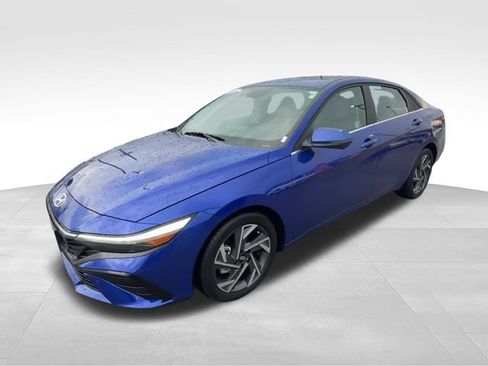 Certified 2024 Hyundai Elantra Limited FWD image 4