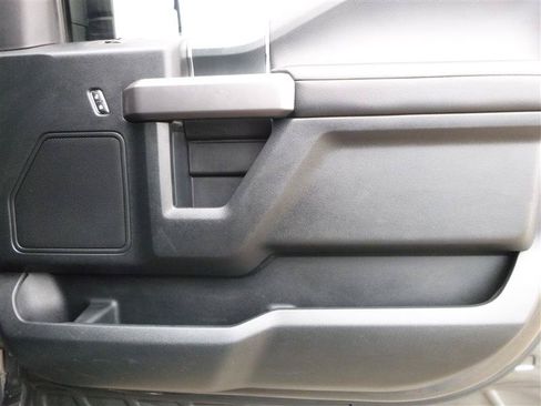 Used 2019 Ford F150 XLT w/ Equipment Group 302A Luxury AWD/4WD image 19