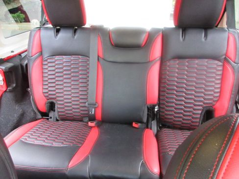 Used 2021 Jeep Wrangler Unlimited Rubicon w/ Dual Top Group image 35