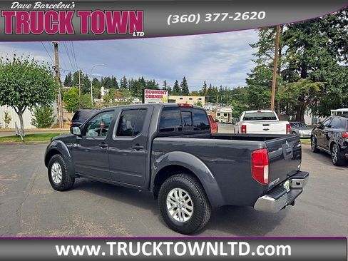 Used 2015 Nissan Frontier SV image 6