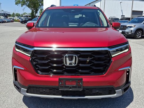 Used 2025 Honda Pilot Elite image 2