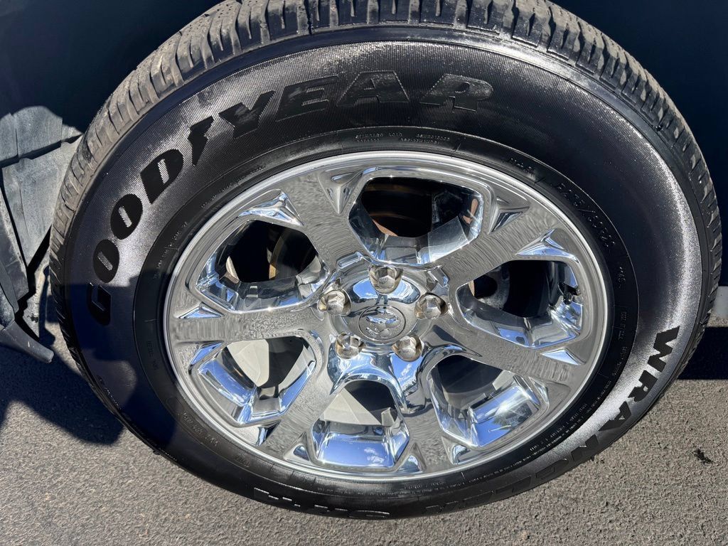 Used 2017 RAM 1500 Laramie AWD/4WD image 17