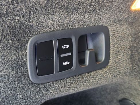 Used 2020 Bentley Bentayga Design Series image 76