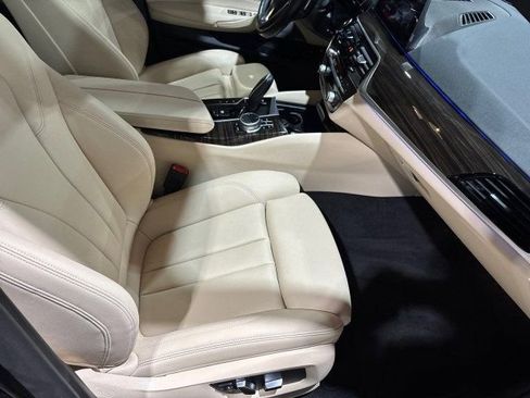 Used 2019 BMW 530e w/ Executive Package image 17