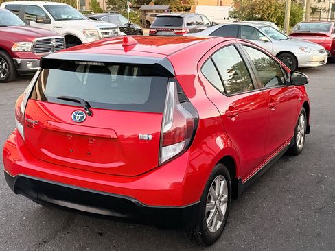 Used 2017 Toyota Prius C One image 8