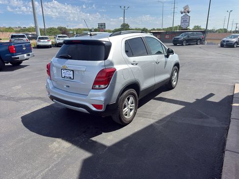 Used 2022 Chevrolet Trax LT w/ LT Convenience Package AWD/4WD image 6