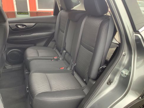 Used 2018 Nissan Rogue SV AWD/4WD image 12