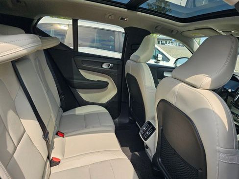 Used 2019 Volvo XC40 T5 Momentum image 16