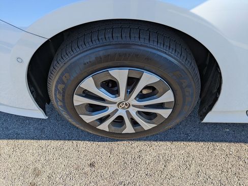 Used 2019 Toyota Prius AWD image 22