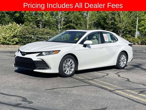 Used 2024 Toyota Camry LE w/ Convenience Package FWD image 1