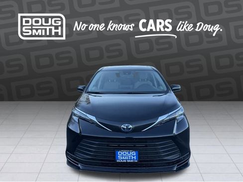 Used 2024 Toyota Sienna LE image 8