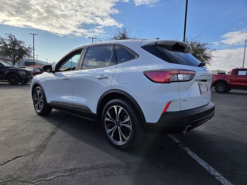 Certified 2022 Ford Escape SE w/ SE Sport Appearance Package image 4