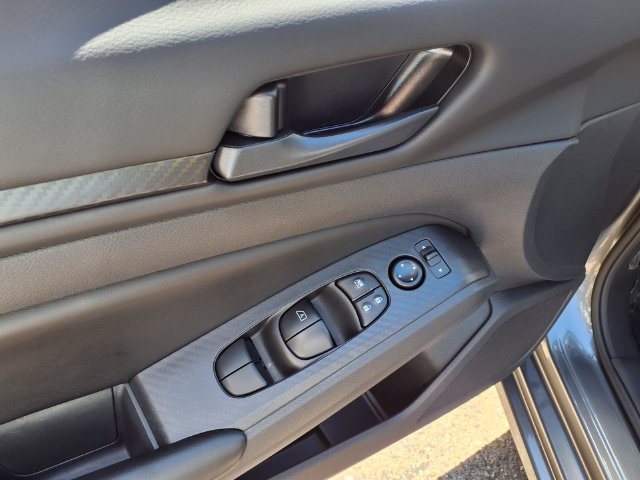 Used 2025 Nissan Altima 2.5 S FWD image 16