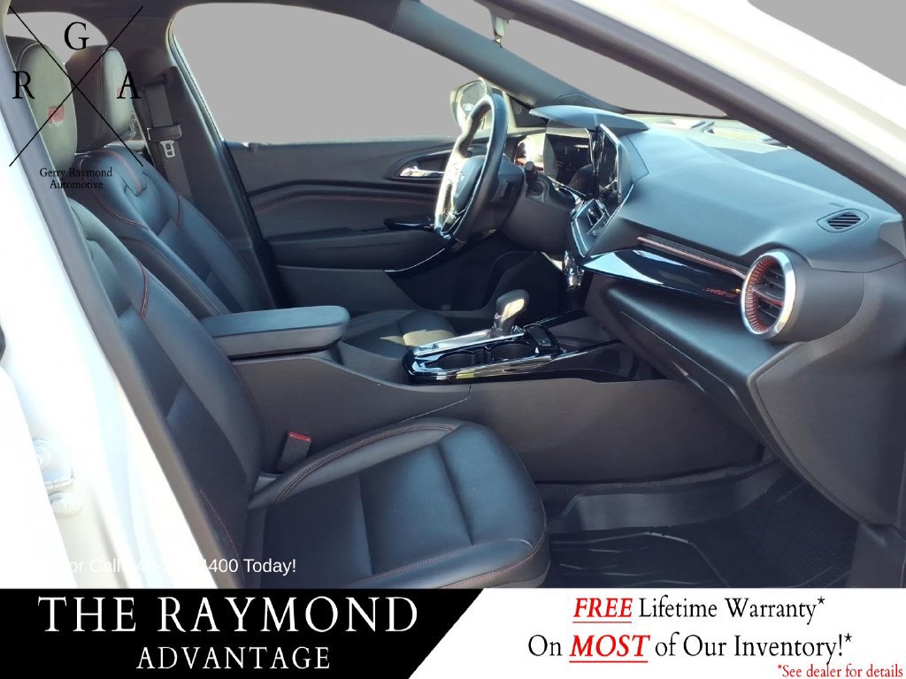 Used 2025 Chevrolet Trax RS w/ Sunroof Package FWD image 9
