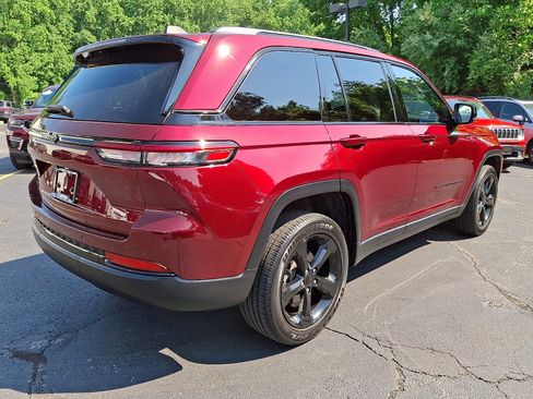 Certified 2023 Jeep Grand Cherokee Altitude AWD/4WD image 6