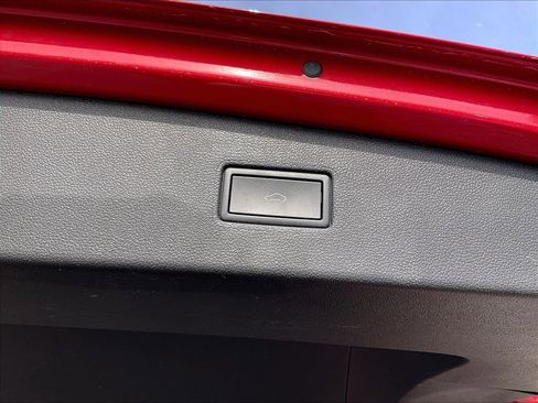 Used 2024 Volkswagen Tiguan SE image 36