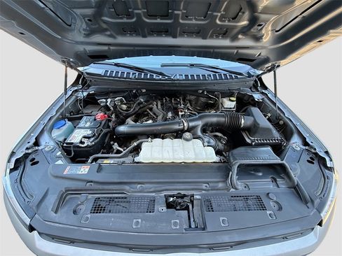 Used 2024 Ford Expedition XLT image 32