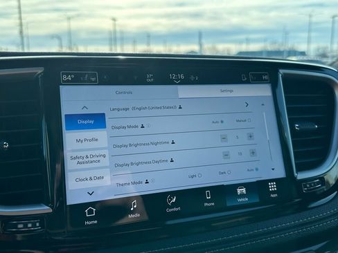 New 2026 Chrysler Pacifica Select w/ S Appearance Package AWD/4WD image 33