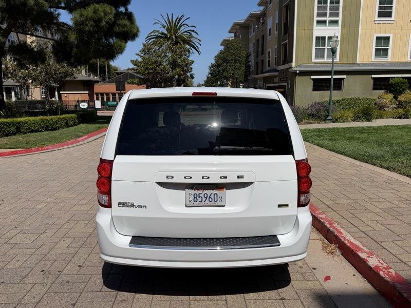 Used 2016 Dodge Grand Caravan SE w/ Quick Order Package 29E SE FWD image 3