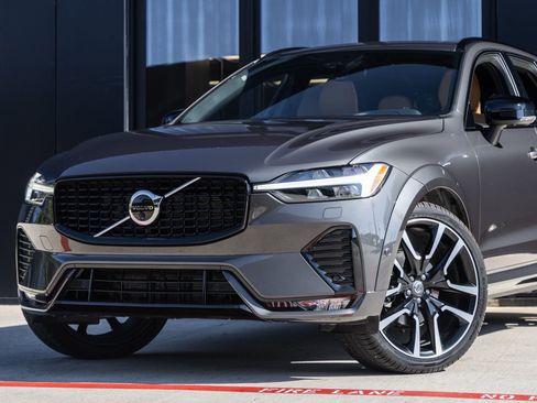Used 2024 Volvo XC60 B5 Ultimate w/ Protection Package Premier AWD/4WD image 3