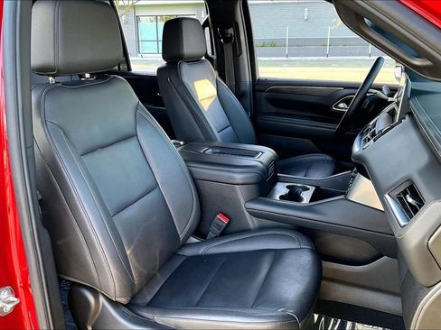 Used 2024 Chevrolet Tahoe Z71 w/ Luxury Package AWD/4WD image 9