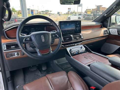 Used 2023 Lincoln Navigator Reserve AWD/4WD image 30