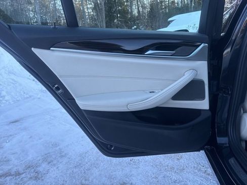 Used 2022 BMW 540i xDrive w/ Premium Package image 23