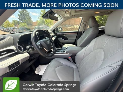 Used 2022 Toyota Highlander Platinum AWD/4WD image 12