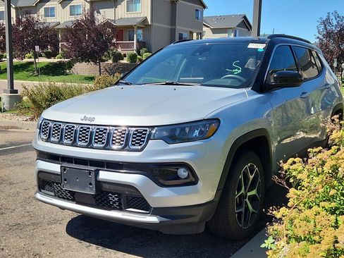 Used 2025 Jeep Compass Limited AWD/4WD image 3