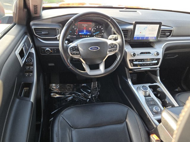 Used 2020 Ford Explorer XLT w/ Equipment Group 202A AWD/4WD image 17