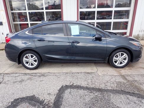 Used 2017 Chevrolet Cruze LT w/ Convenience Package image 22