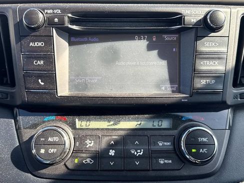 Used 2018 Toyota RAV4 XLE FWD image 31