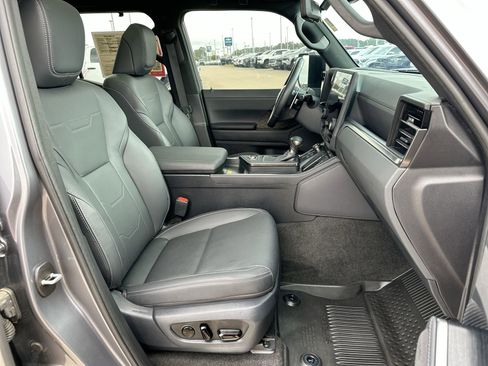 Used 2025 Lexus GX 550 w/ Cold Area Package AWD/4WD image 26