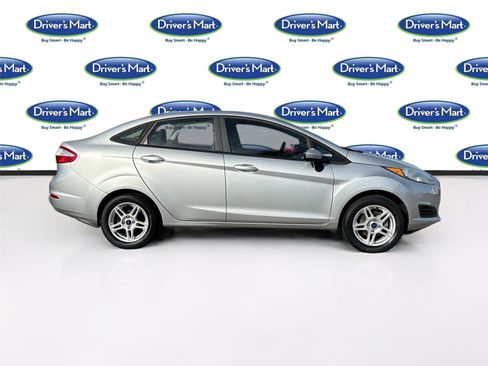 Used 2018 Ford Fiesta SE image 9